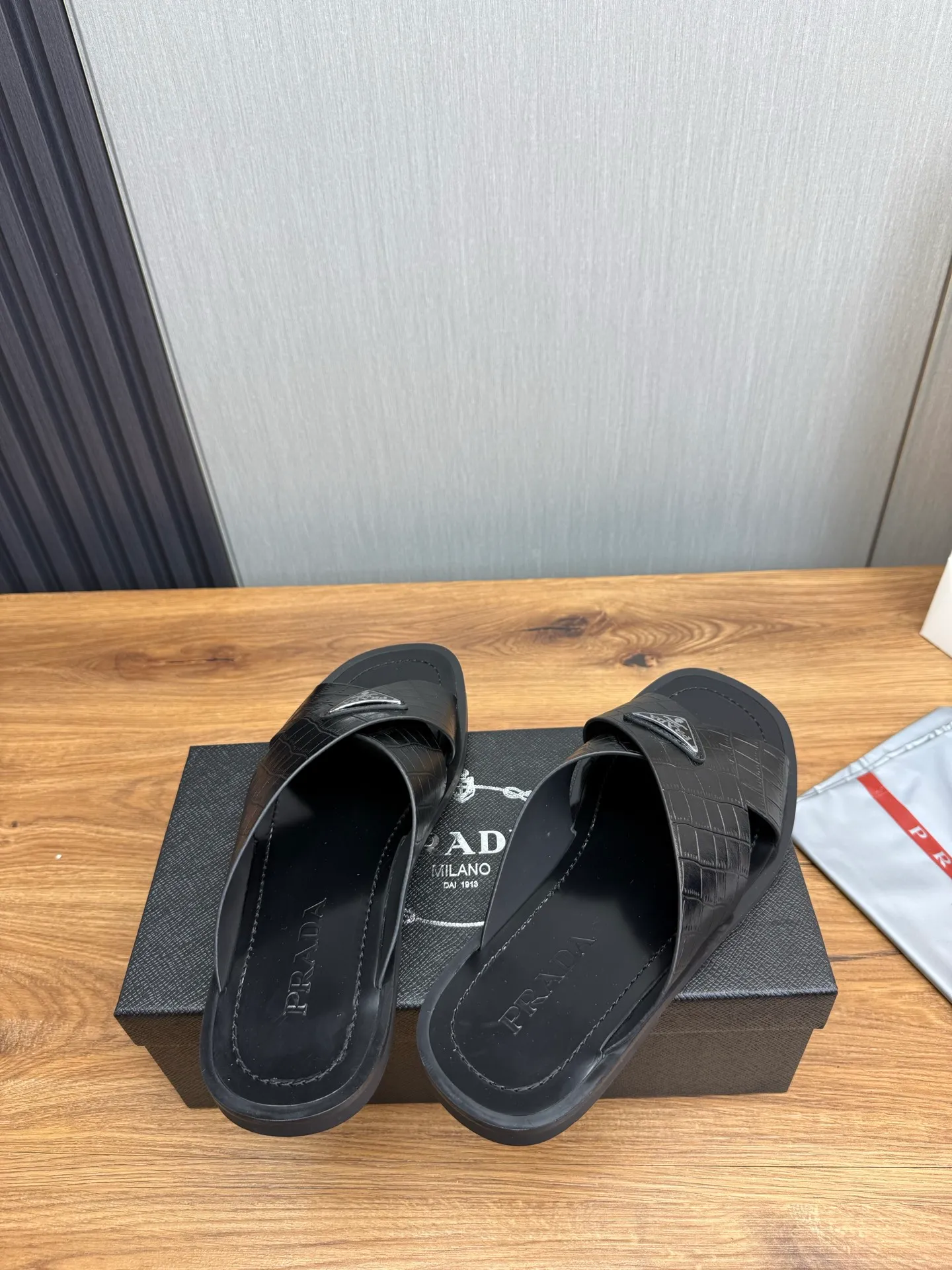 Factory price 340💰 ＰＲＡＤＡPrada - popular men's slippers hot sale 🔥 🩴Official website one to one production 38-45 sizes 45 46 🉑️Customized!